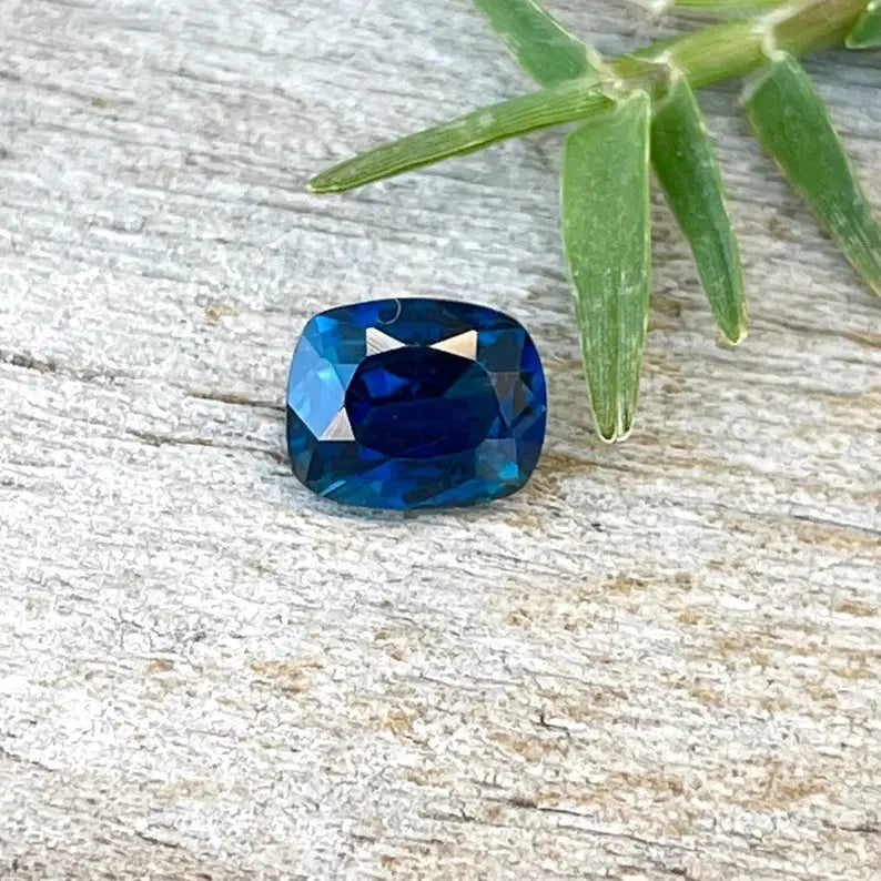 Natural Blue Sapphire gems-756e