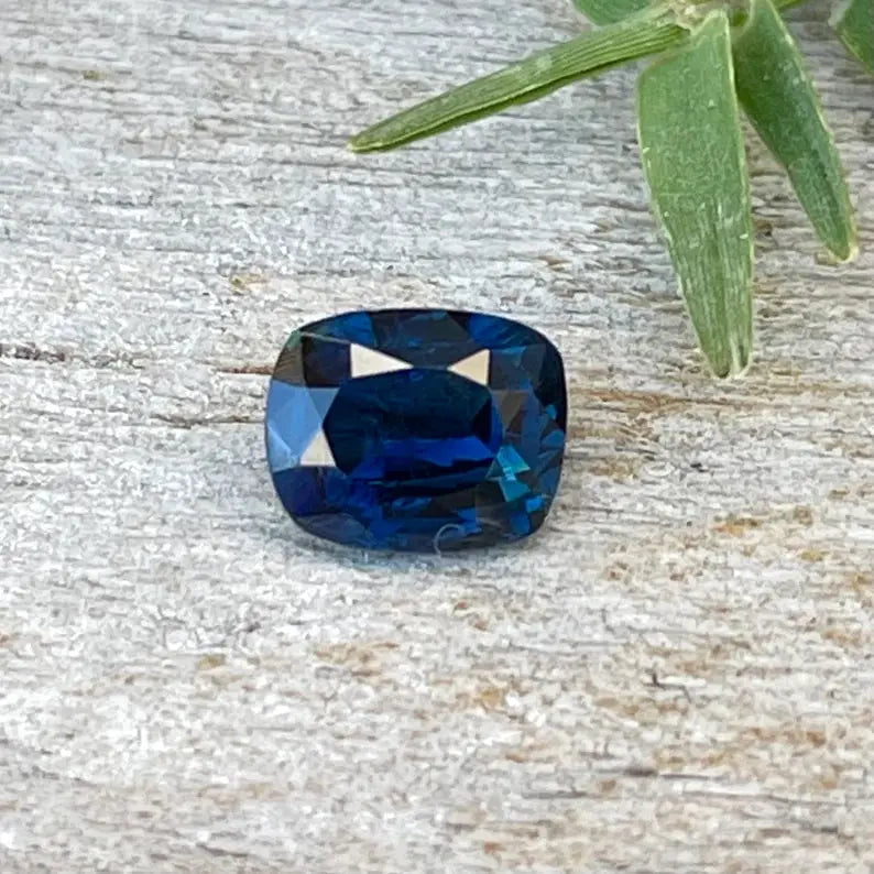 Natural Blue Sapphire gems-756e