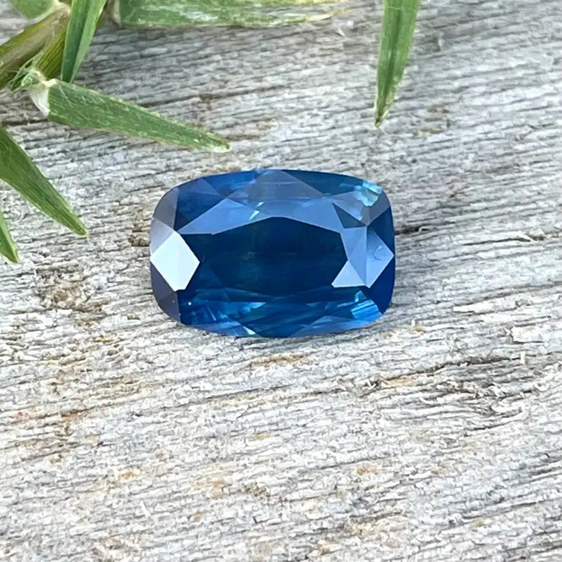 Natural Blue Sapphire gems-756e