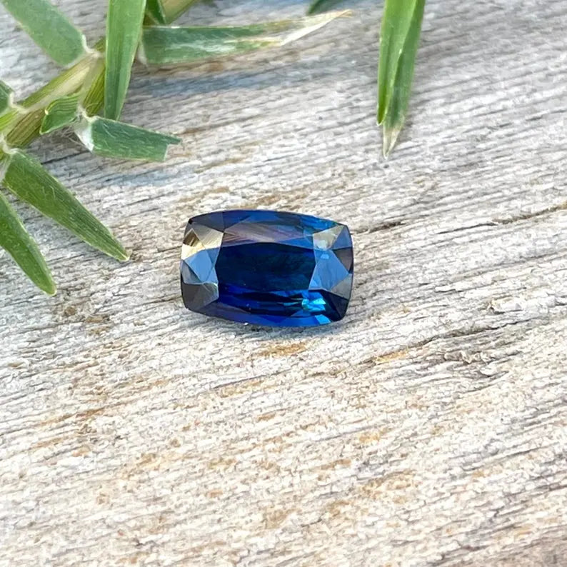 Natural Blue Sapphire gems-756e