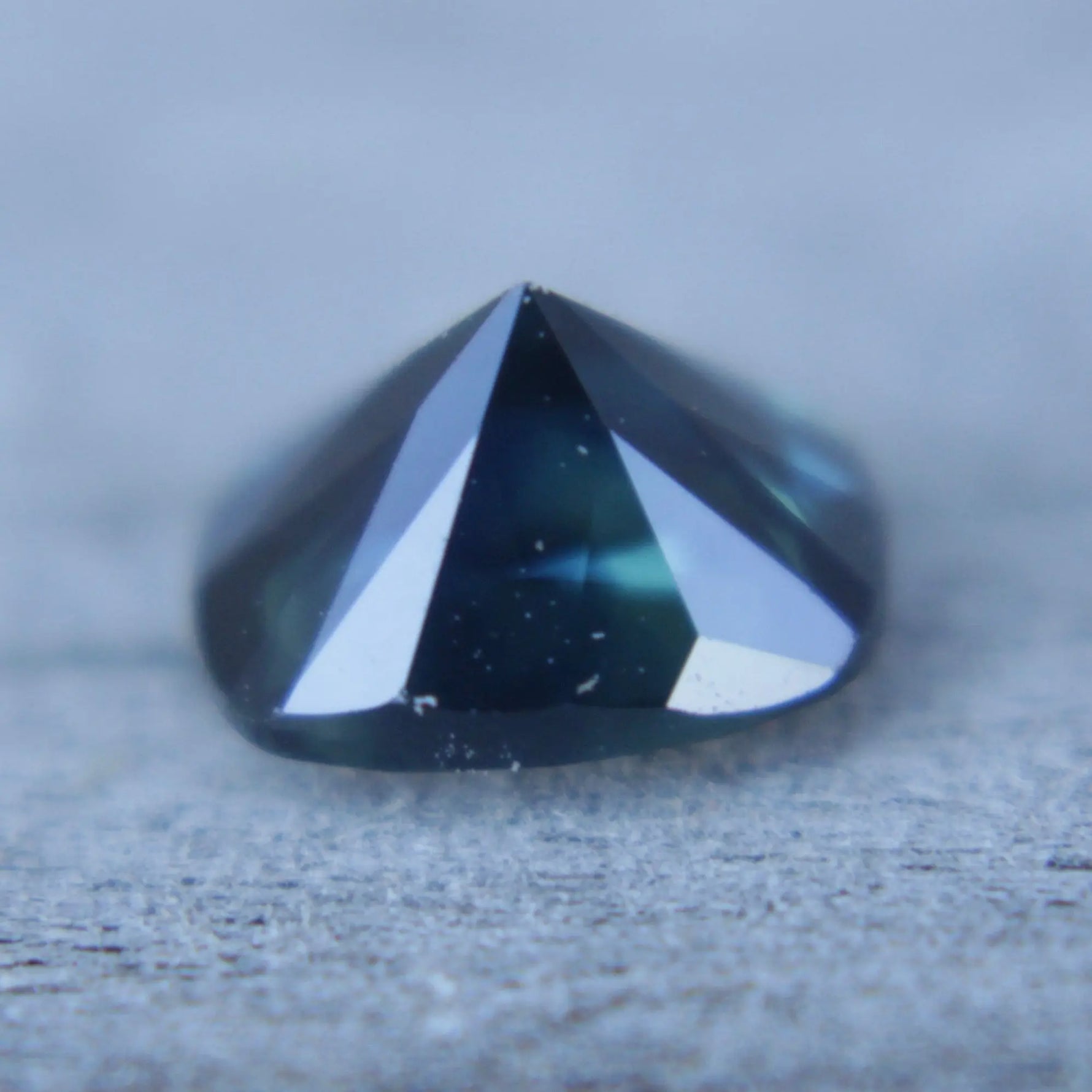 Natural Deep Blue Green Sapphire gems-756e