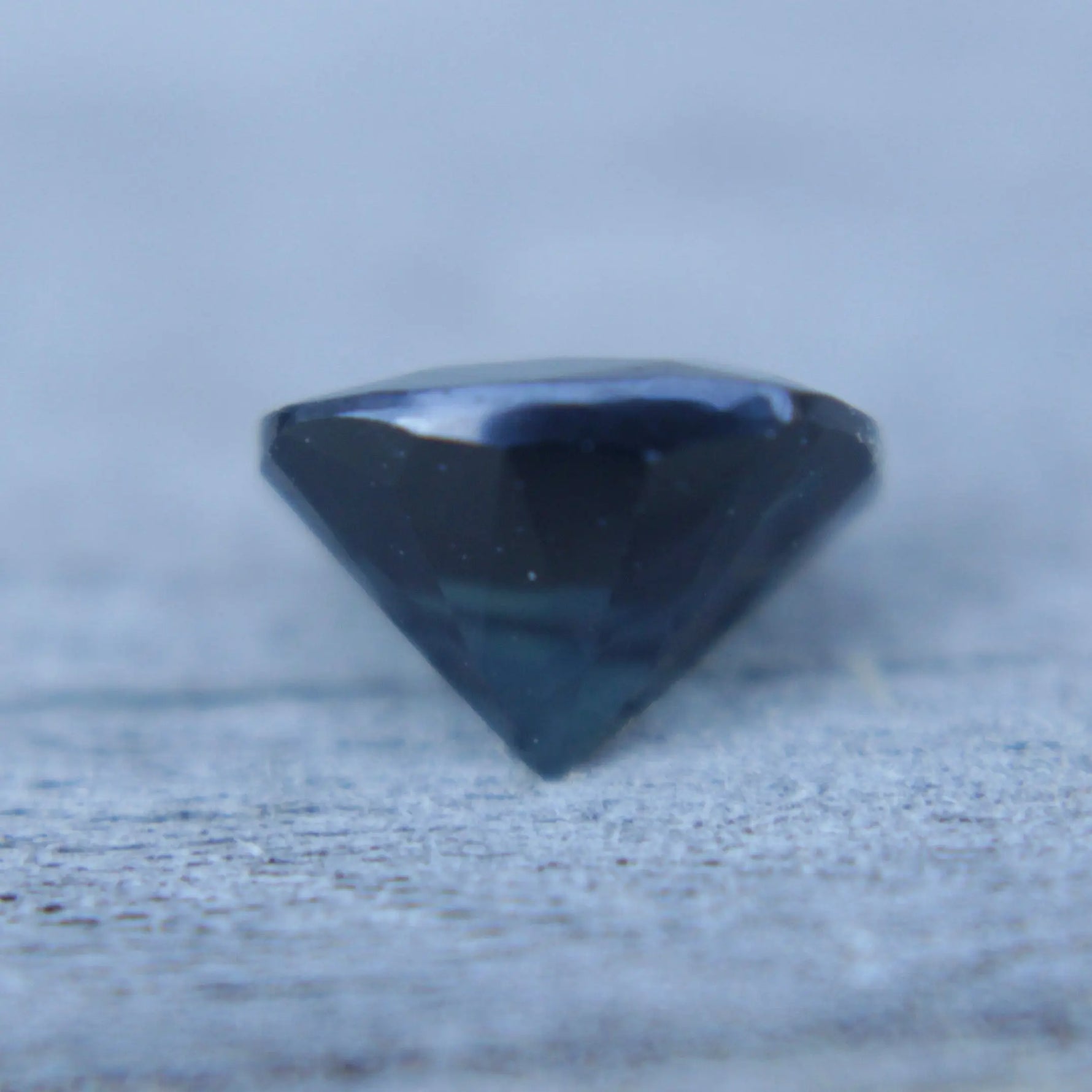 Natural Deep Blue Green Sapphire gems-756e