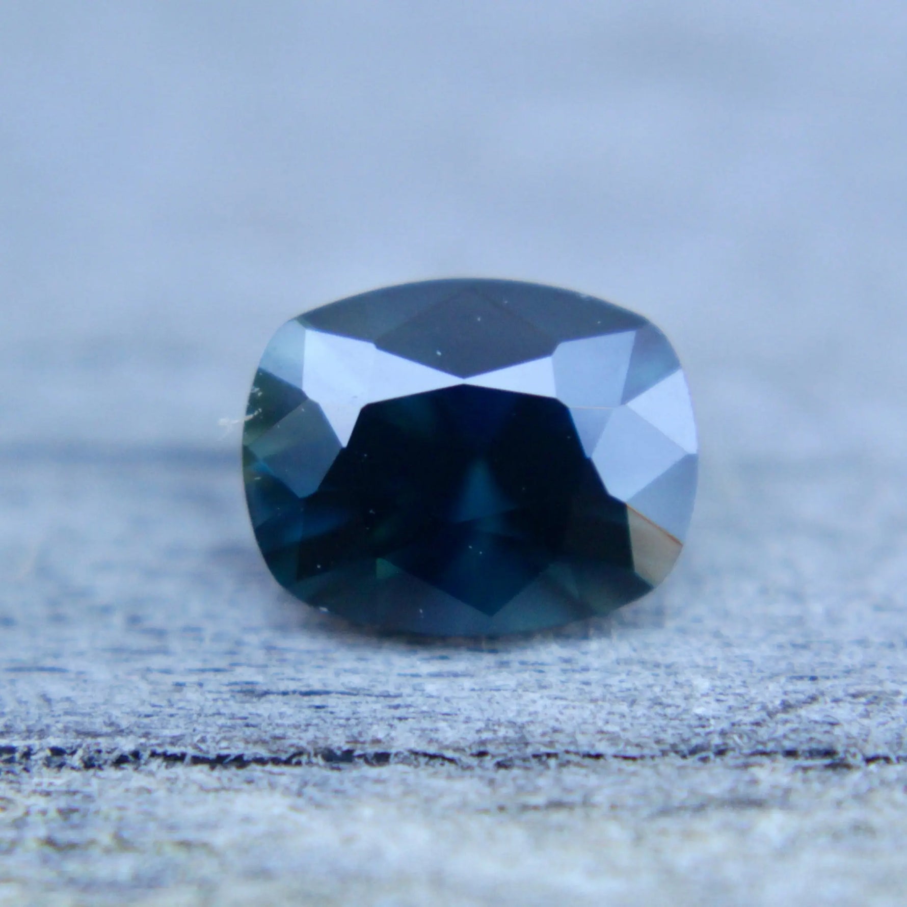 Natural Deep Blue Green Sapphire gems-756e