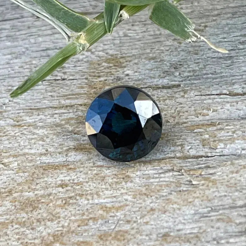 Natural Deep Blue Green Sapphire gems-756e