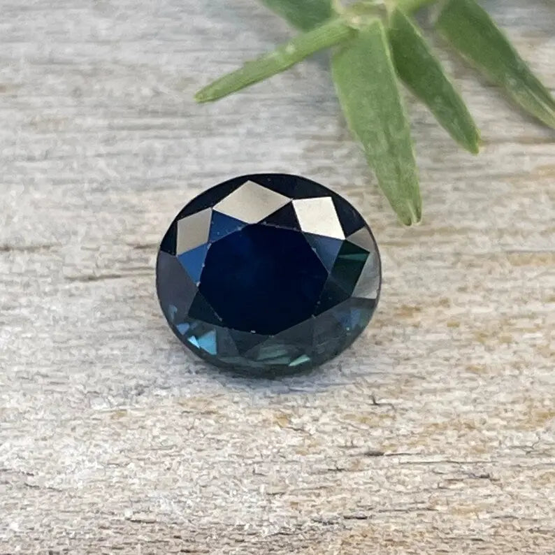 Natural Deep Blue Green Sapphire gems-756e