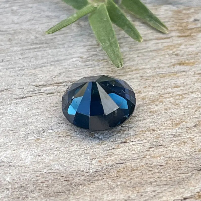 Natural Deep Blue Green Sapphire gems-756e