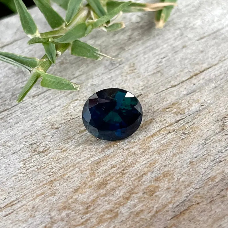 Natural Deep Blue Green Sapphire gems-756e