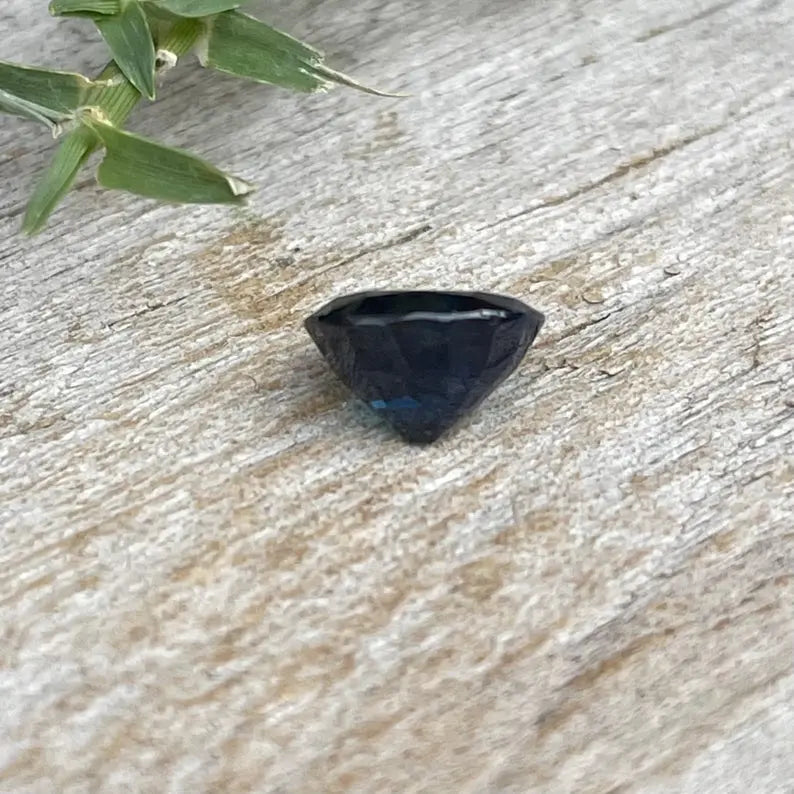 Natural Deep Blue Green Sapphire gems-756e