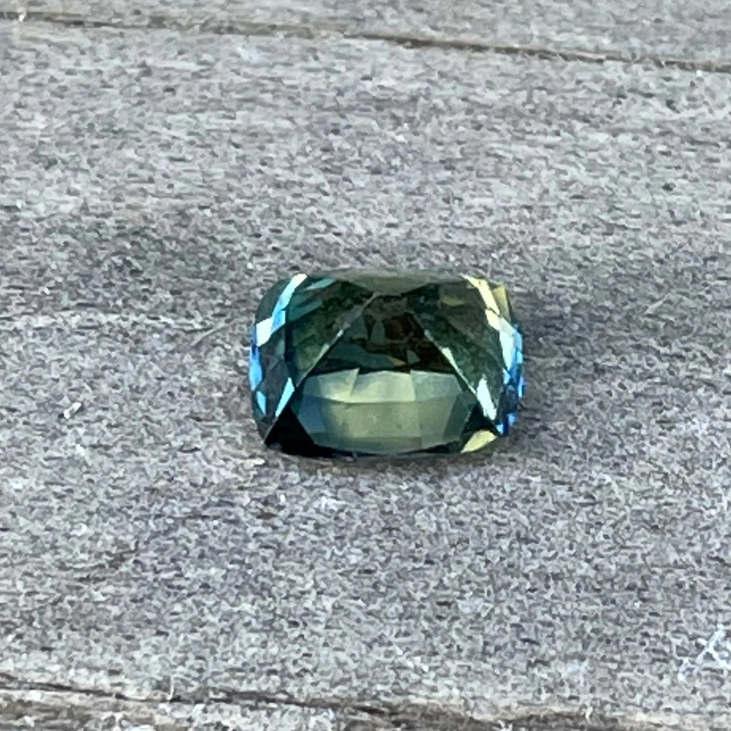 Natural Green Blue Sapphire gems-756e