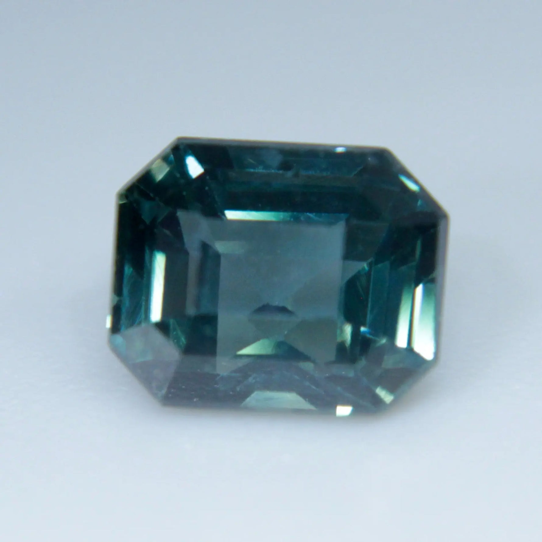 Natural Green Blue Sapphire gems-756e