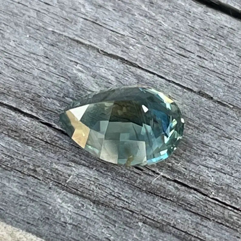 Natural Green Sapphire gems-756e