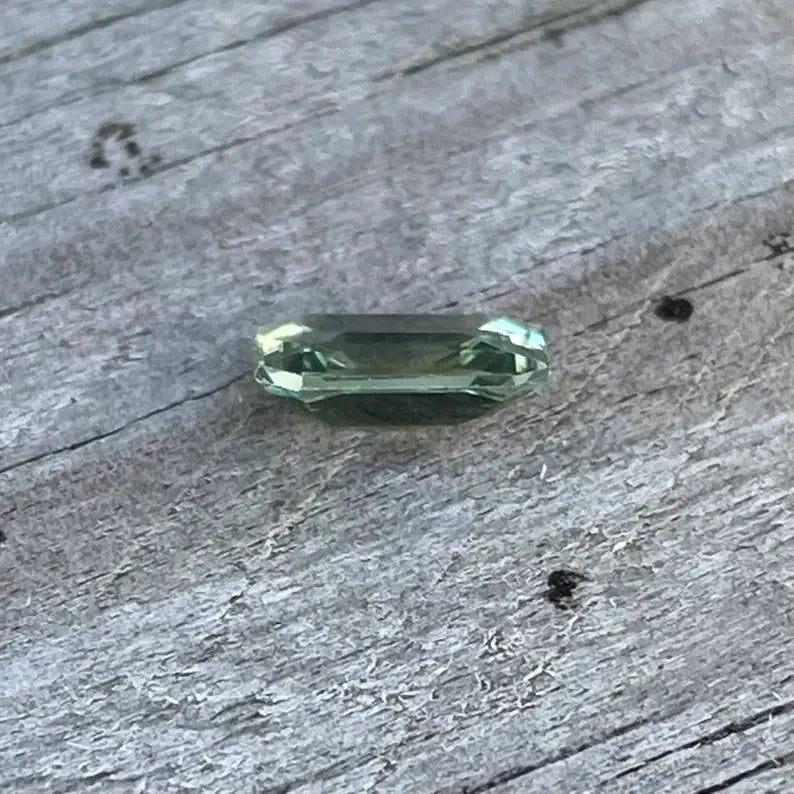 Natural Green Sapphire gems-756e