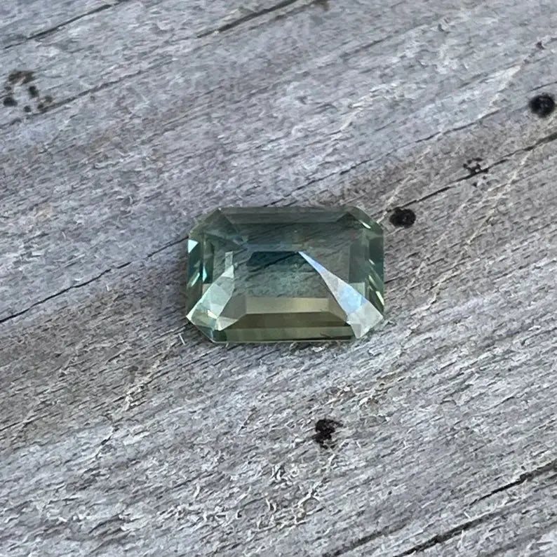 Natural Green Sapphire gems-756e