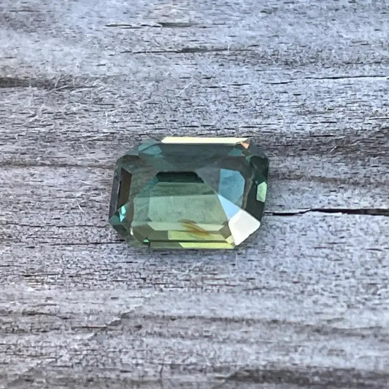 Natural Green Sapphire gems-756e