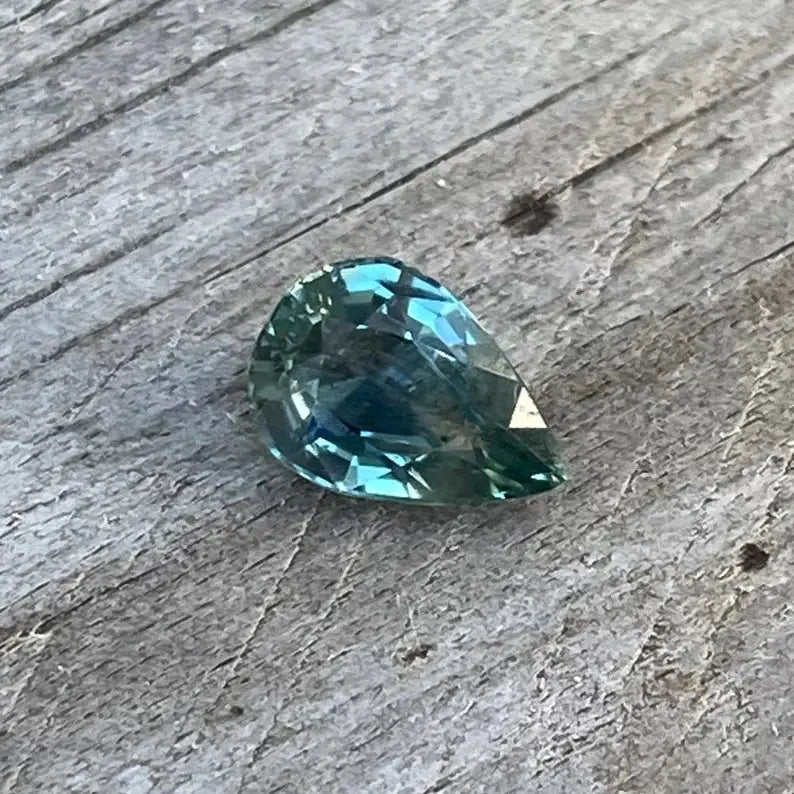 Natural Green Sapphire gems-756e