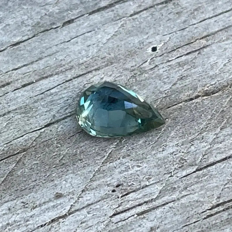 Natural Green Sapphire gems-756e