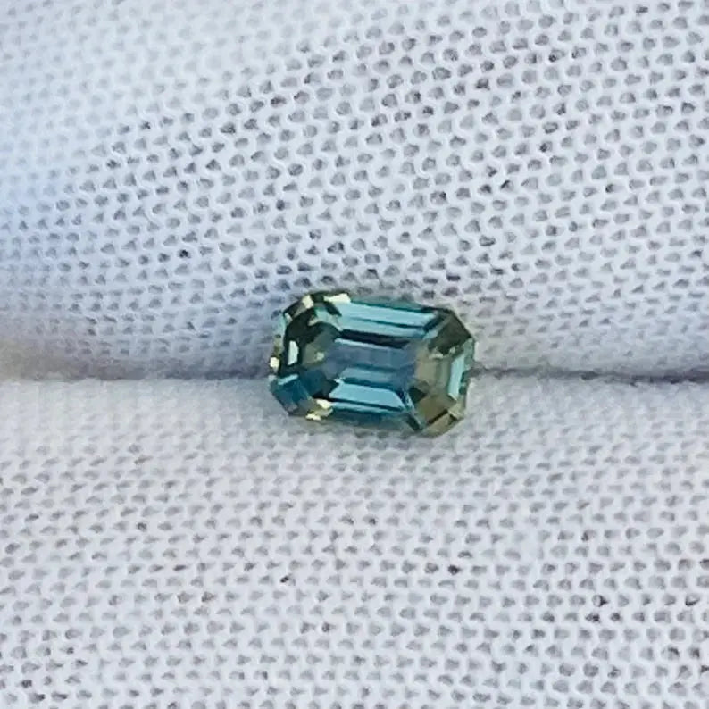 Natural Green Sapphire gems-756e