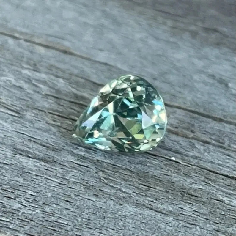 Natural Green Sapphire gems-756e