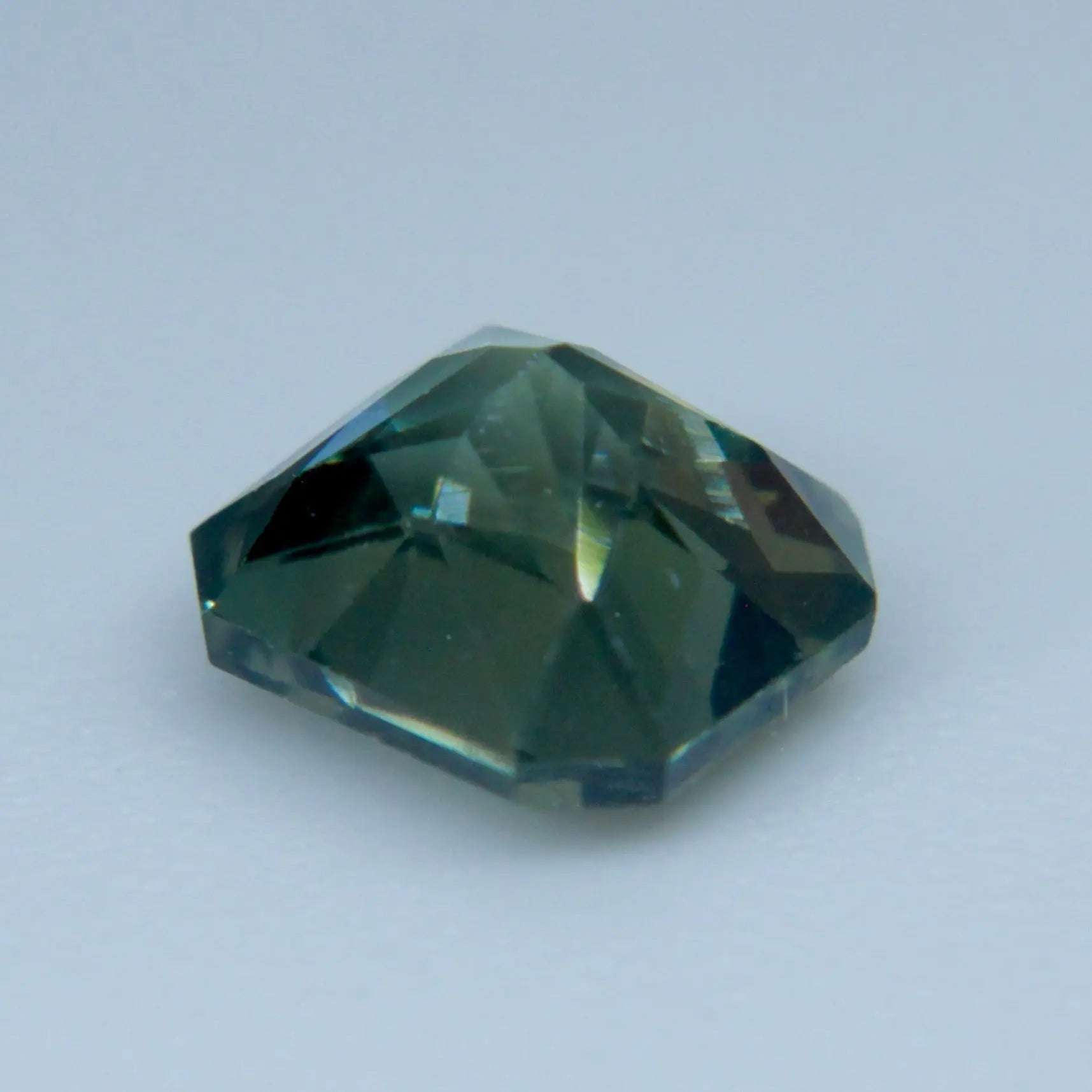 Natural Green Sapphire gems-756e