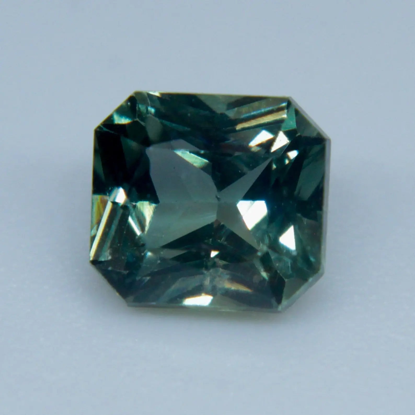 Natural Green Sapphire gems-756e