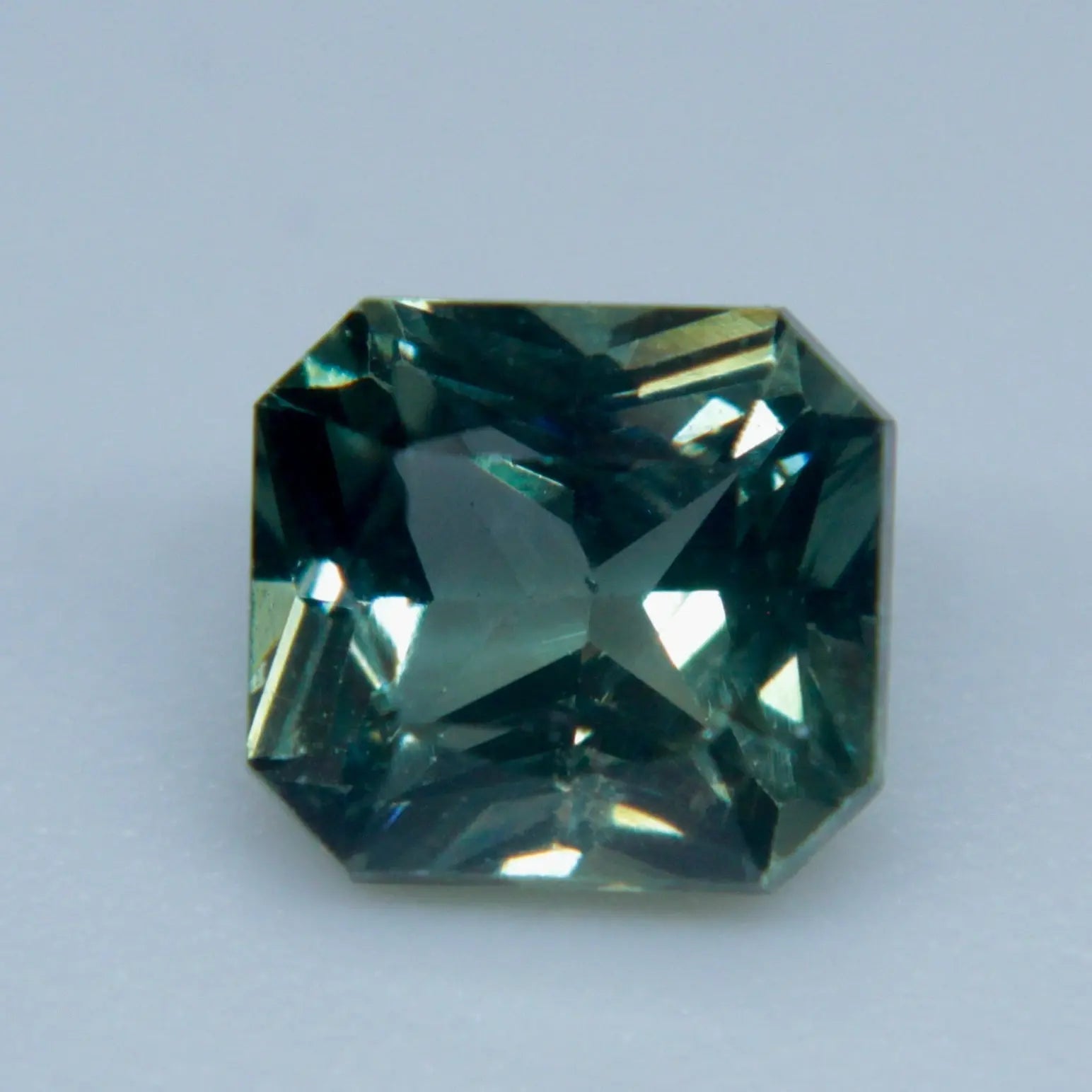 Natural Green Sapphire gems-756e