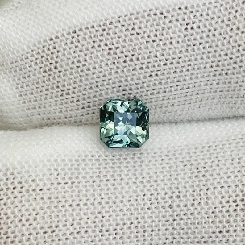 Natural Green Sapphire gems-756e