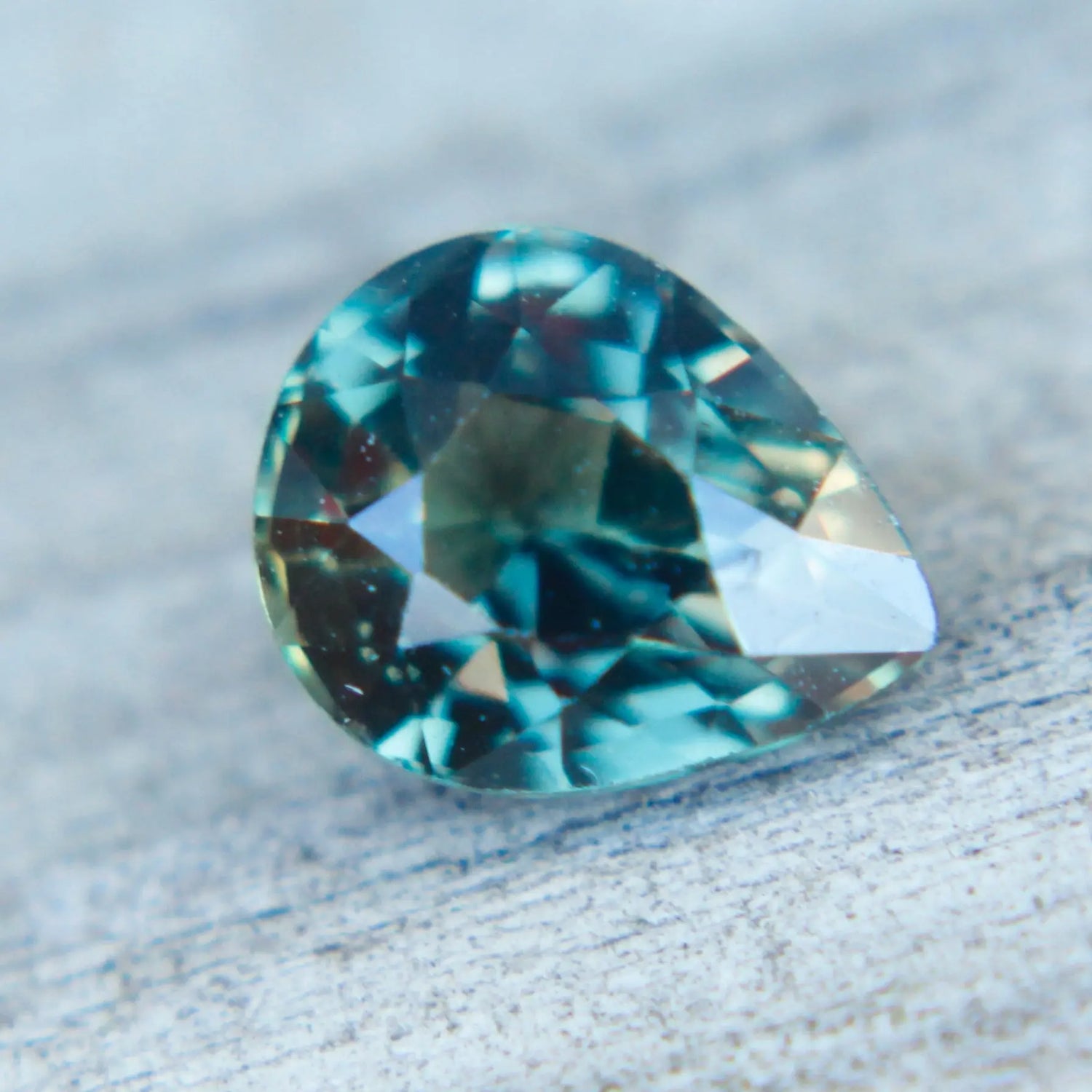 Natural Green Sapphire gems-756e