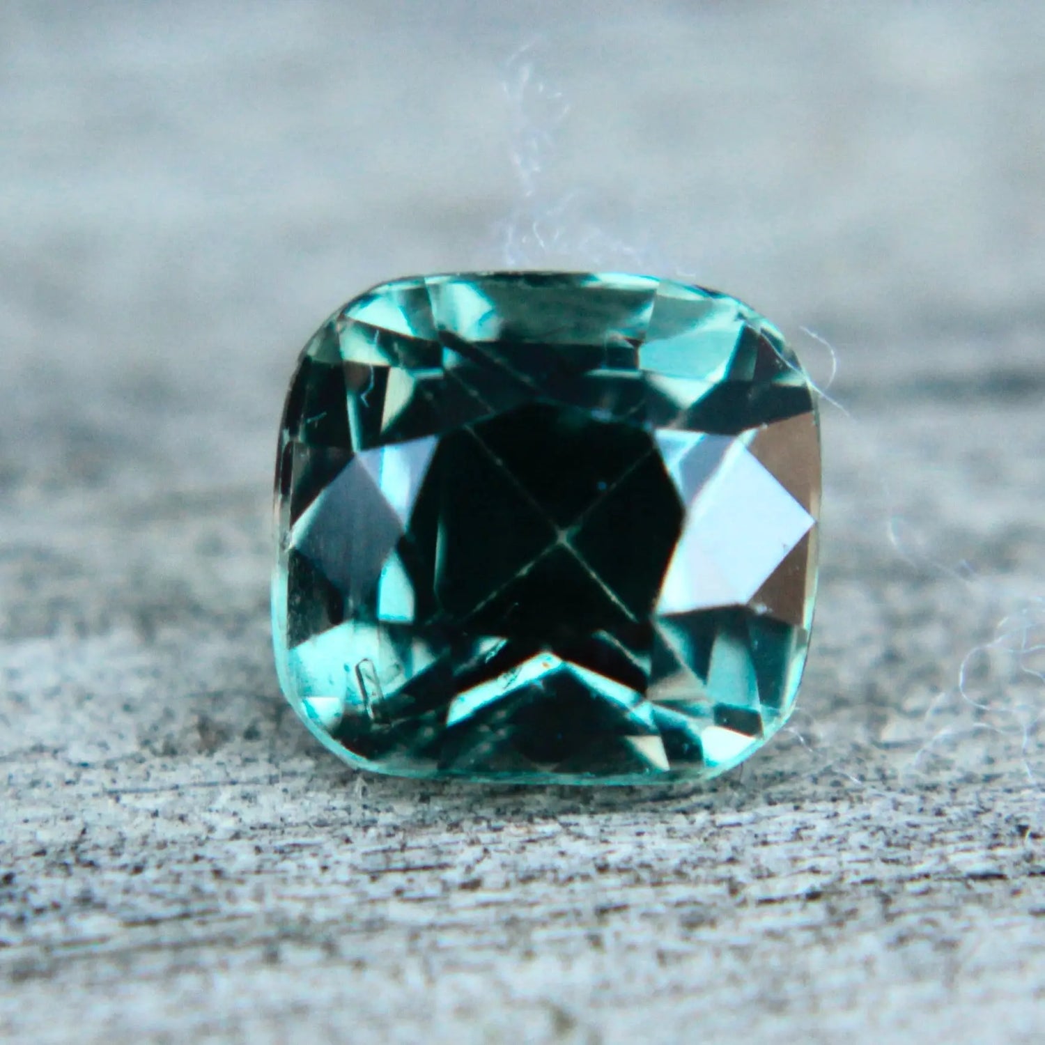 Natural Green Sapphire gems-756e