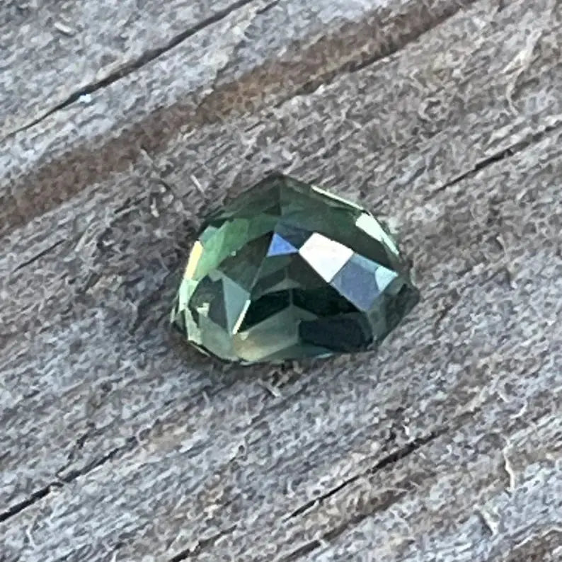 Natural Green Sapphire gems-756e