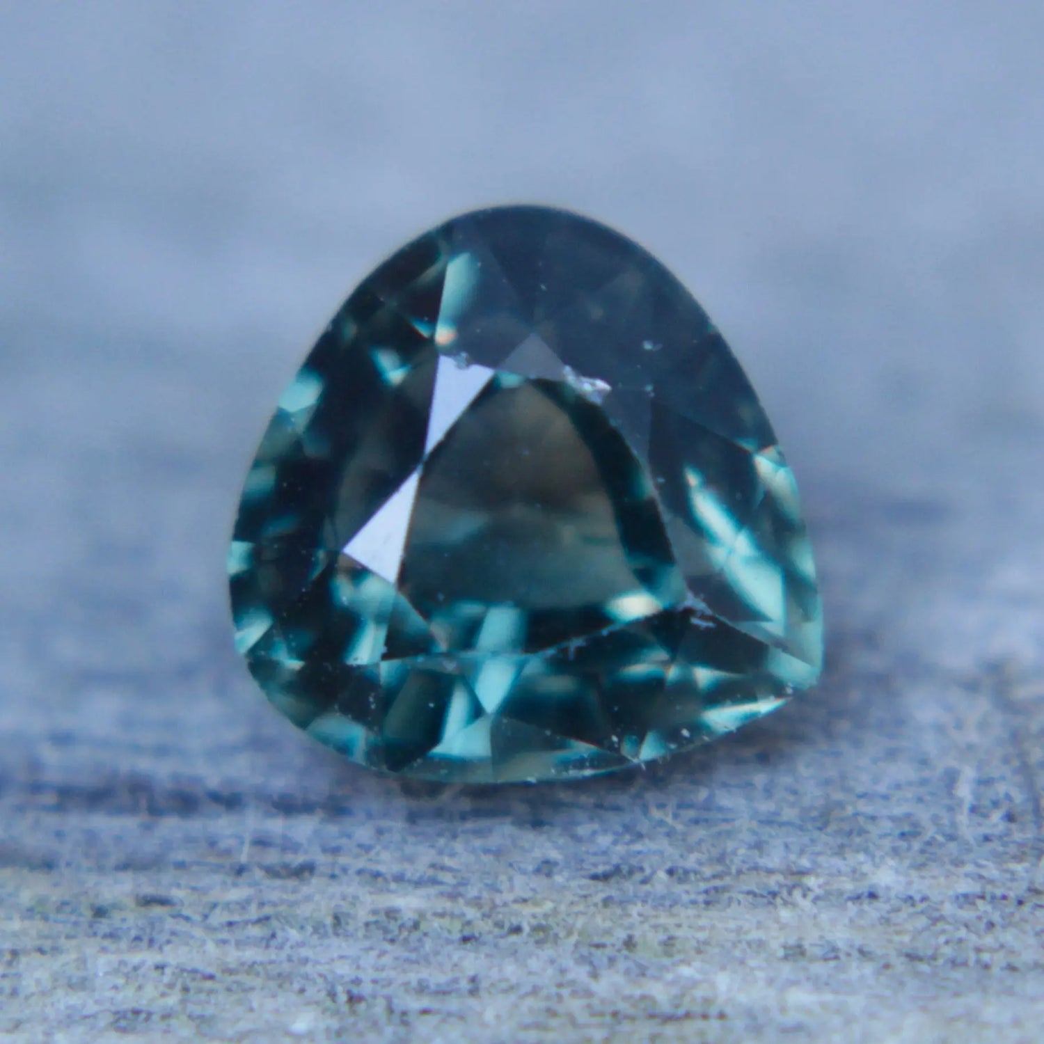 Natural Green Sapphire gems-756e