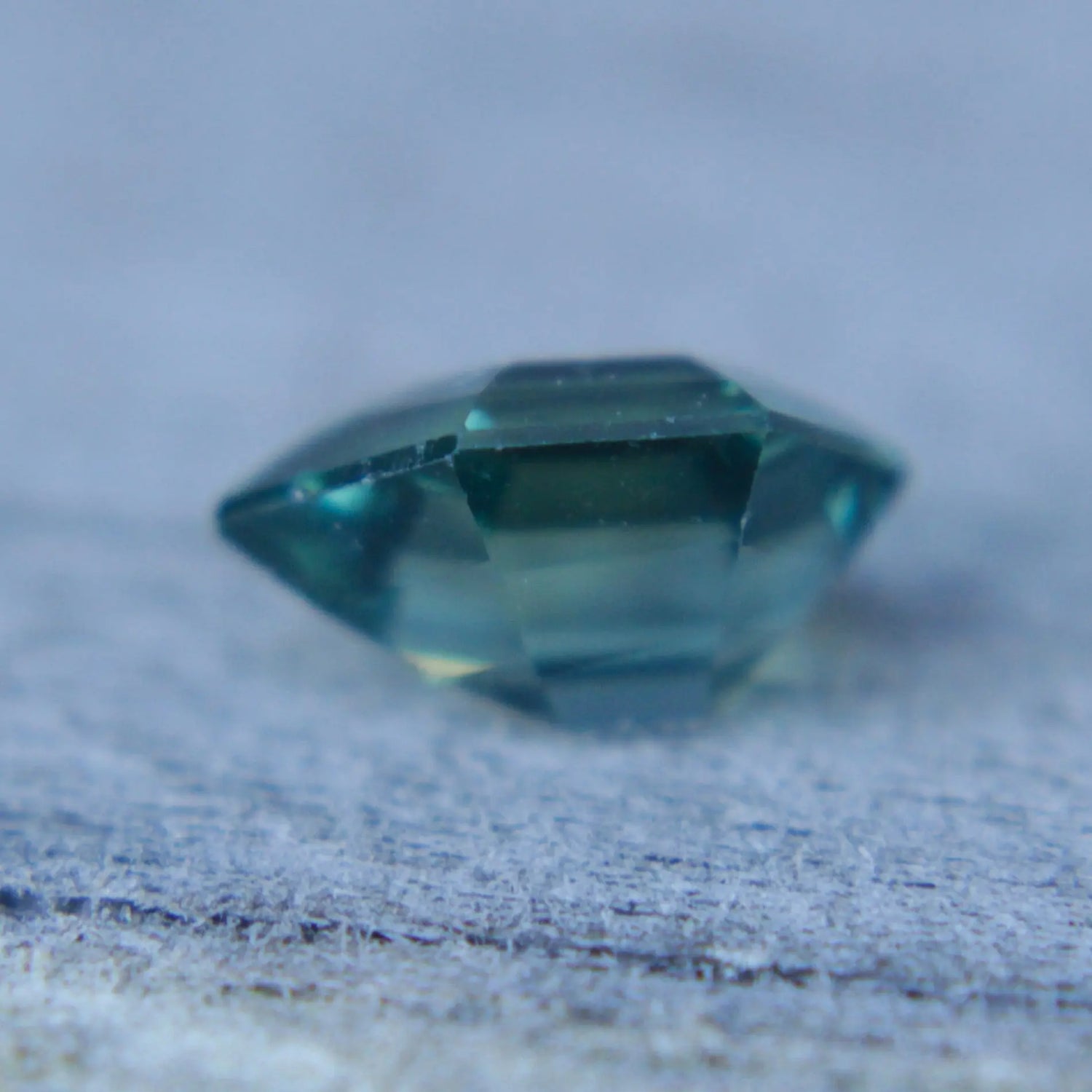 Natural Green Sapphire gems-756e