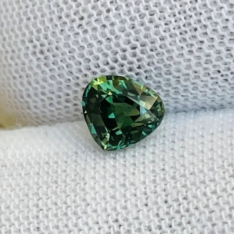 Natural Green Sapphire gems-756e