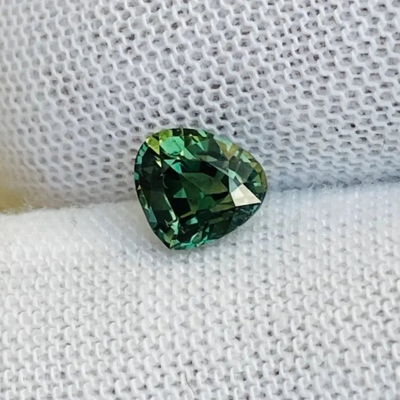 Natural Green Sapphire gems-756e