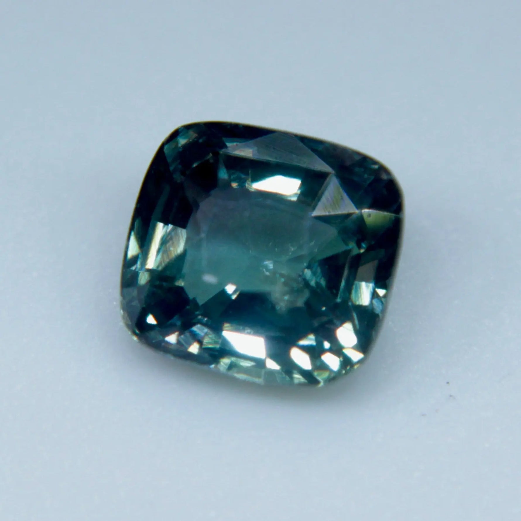 Natural Green Sapphire gems-756e