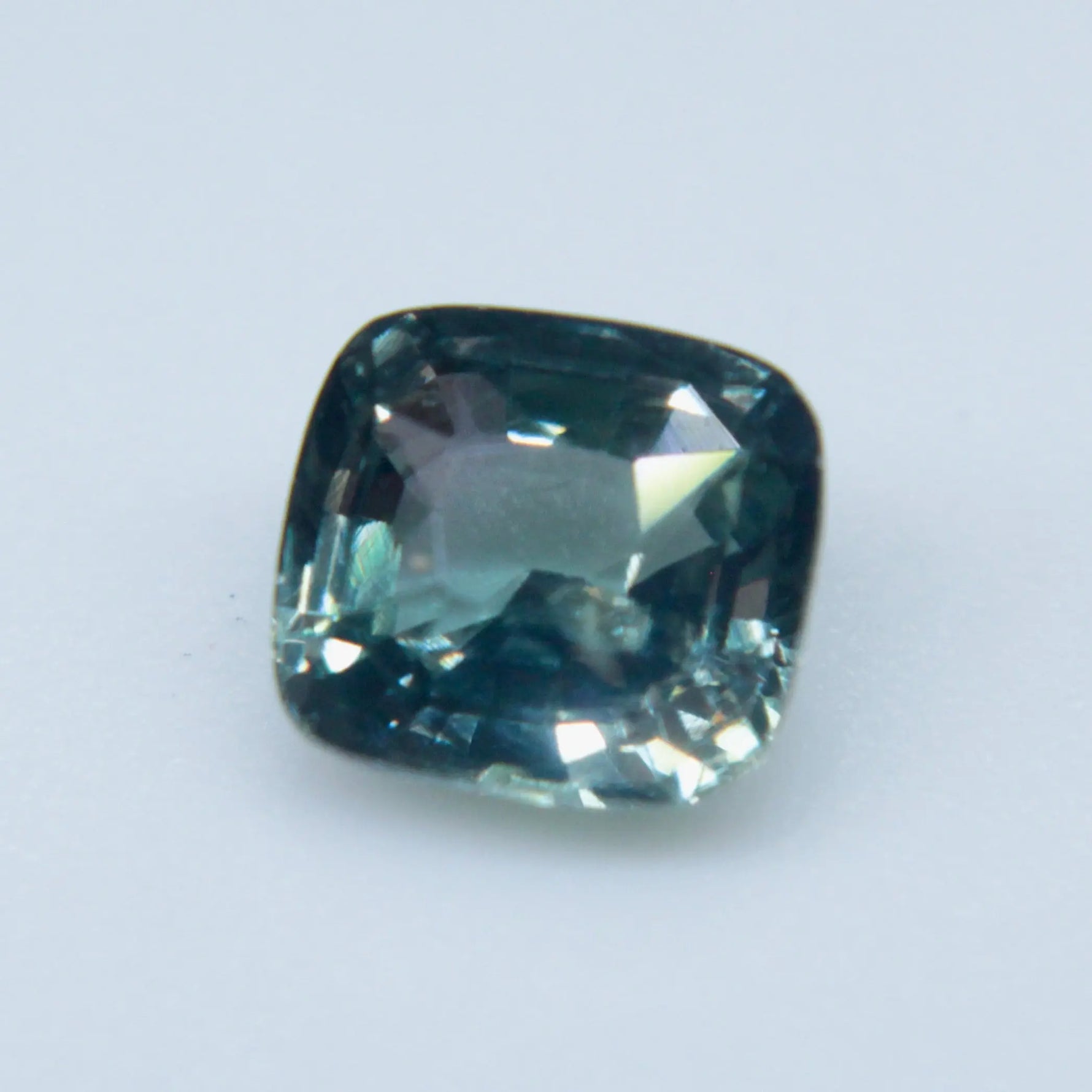 Natural Green Sapphire gems-756e