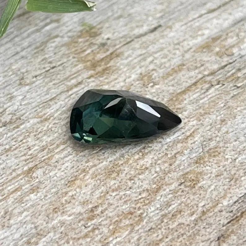 Natural Green Sapphire gems-756e