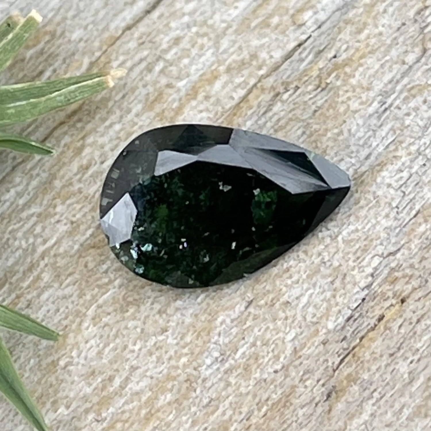 Natural Green Sapphire gems-756e