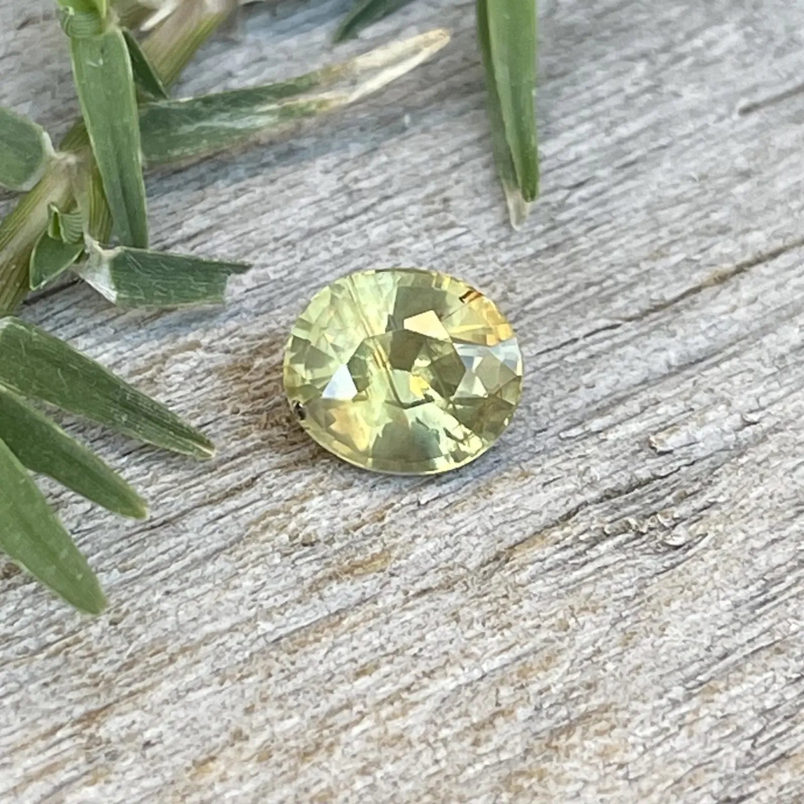 Natural Green Sapphire gems-756e