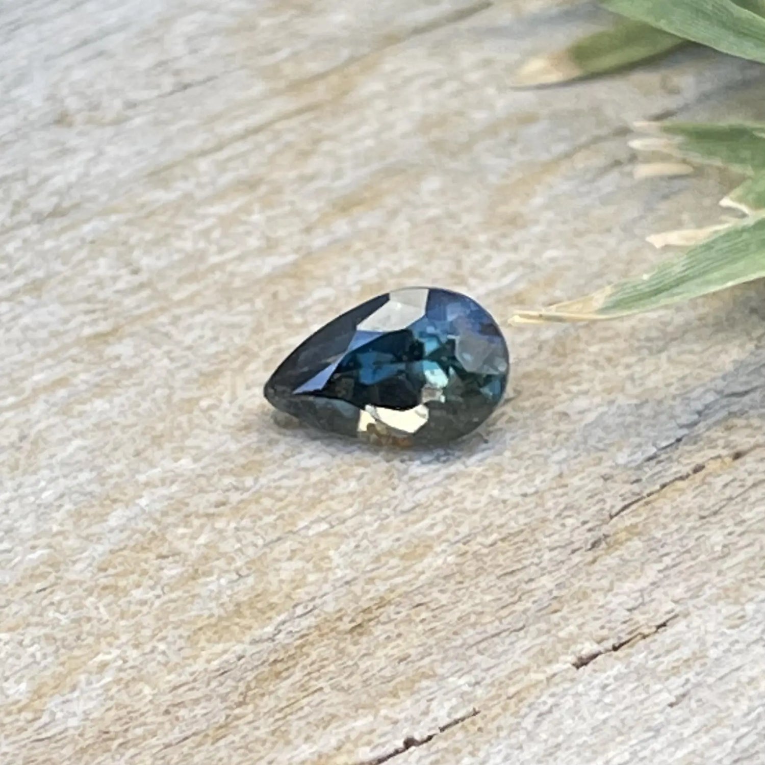 Natural Green Sapphire gems-756e