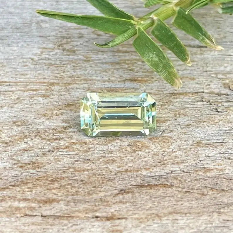 Natural Green Sapphire gems-756e