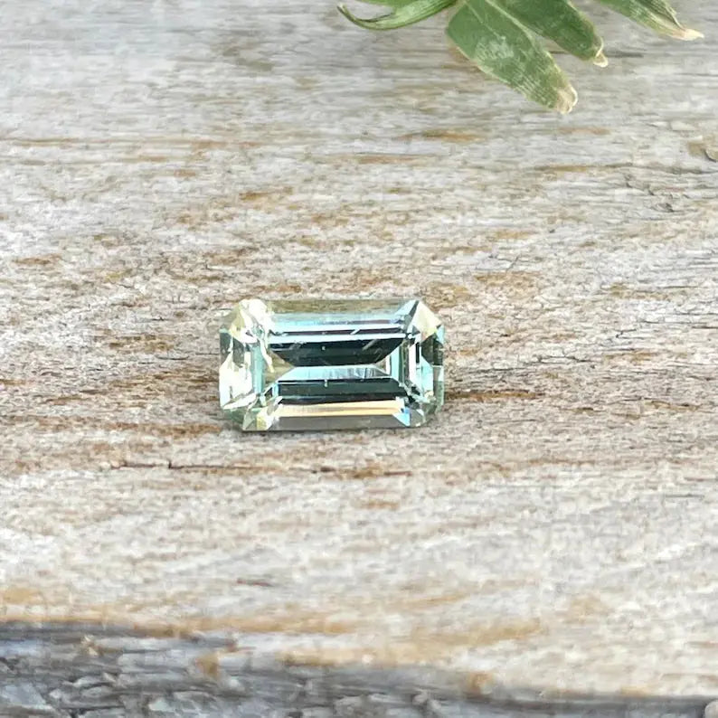 Natural Green Sapphire gems-756e