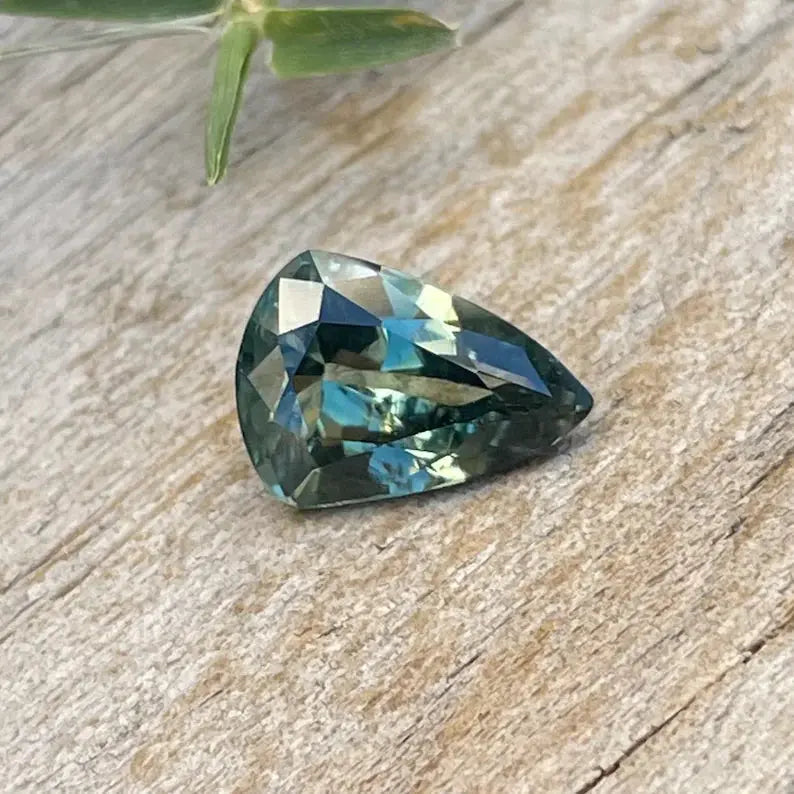 Natural Green Sapphire gems-756e