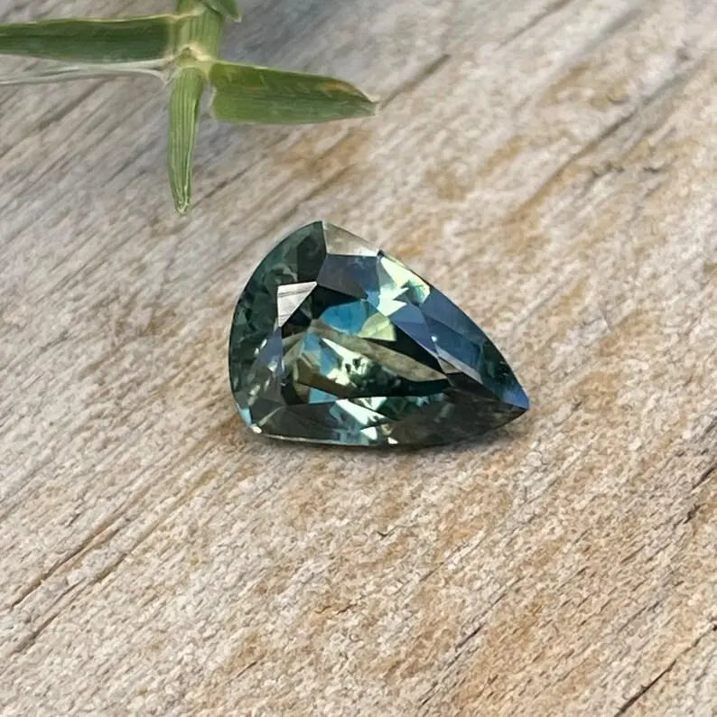 Natural Green Sapphire gems-756e