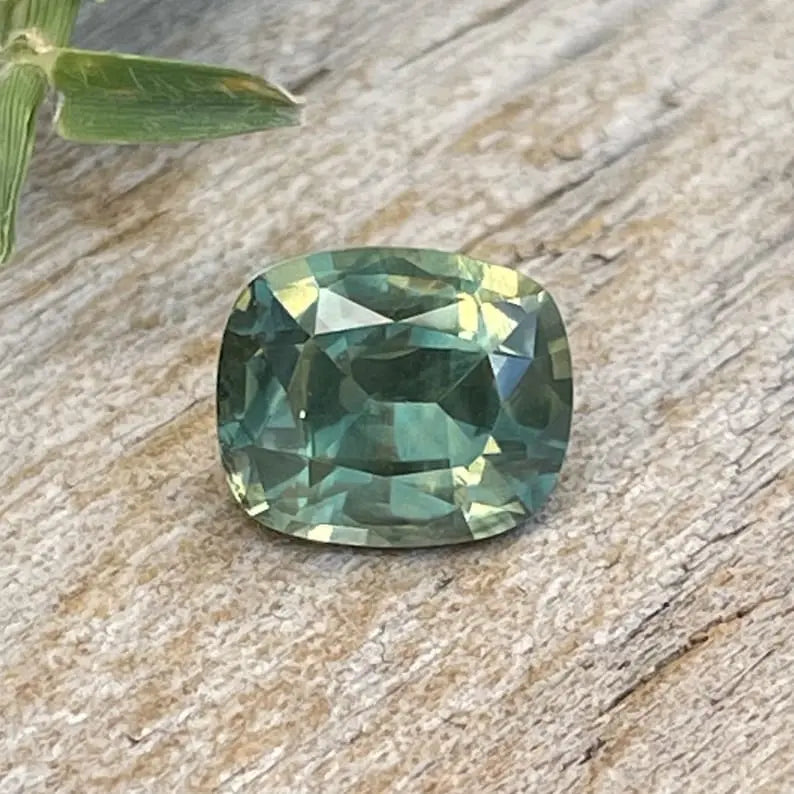 Natural Green Sapphire gems-756e