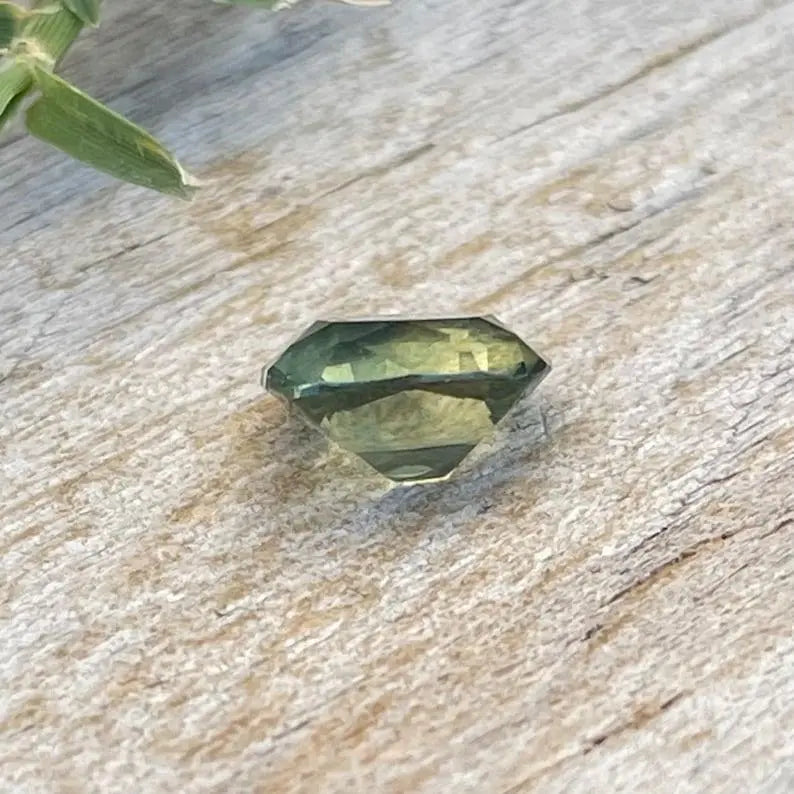 Natural Green Sapphire gems-756e