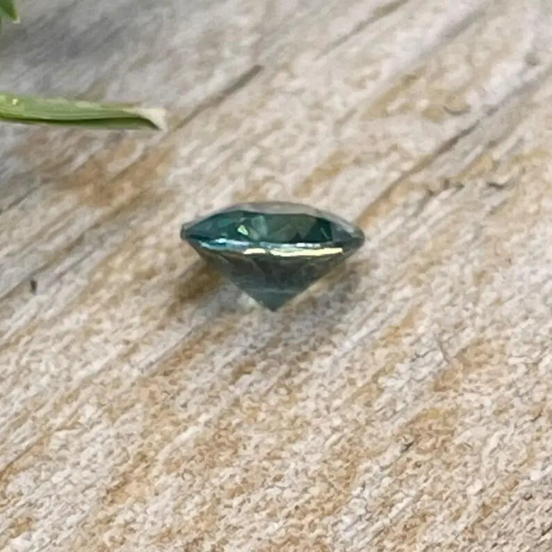 Natural Green Sapphire gems-756e