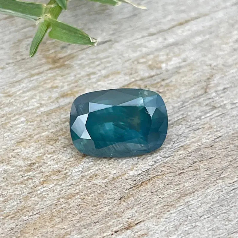 Natural Green Sapphire gems-756e