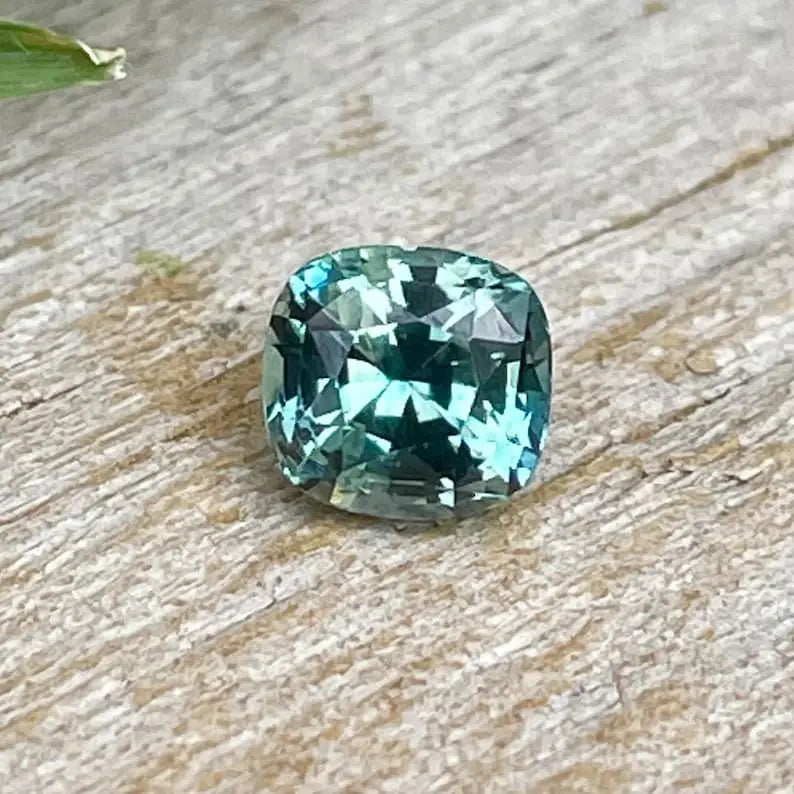 Natural Green Sapphire gems-756e