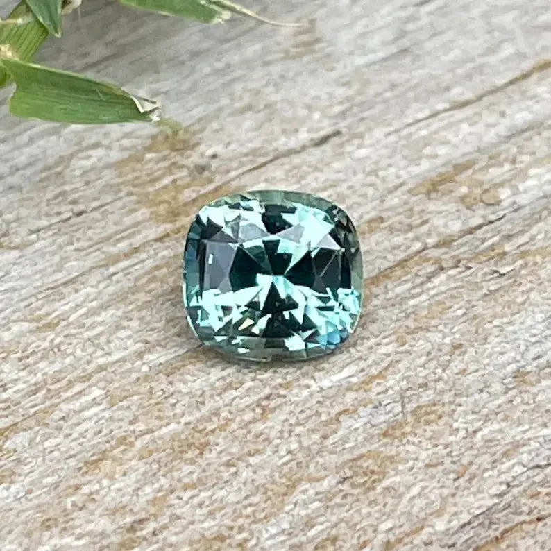 Natural Green Sapphire gems-756e