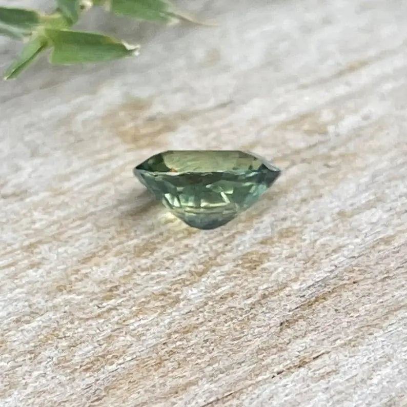 Natural Green Sapphire gems-756e